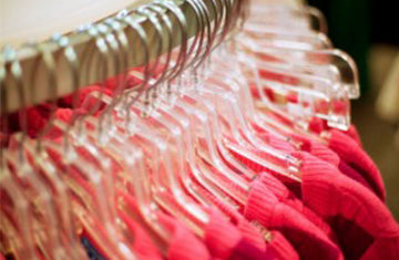 25 Plastic Hangers